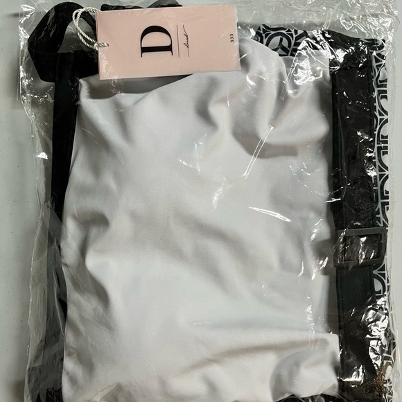 Black and white Darich one piece swimsuit - Picture 13 of 16